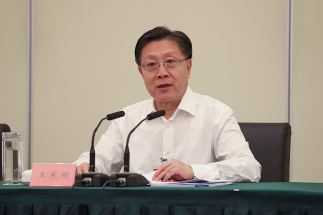 王东明在全总十七届十次主席团会议上指出 推动习近平总书记“七一”重要讲话精神 在广大工会干部和职工群众中落地生根